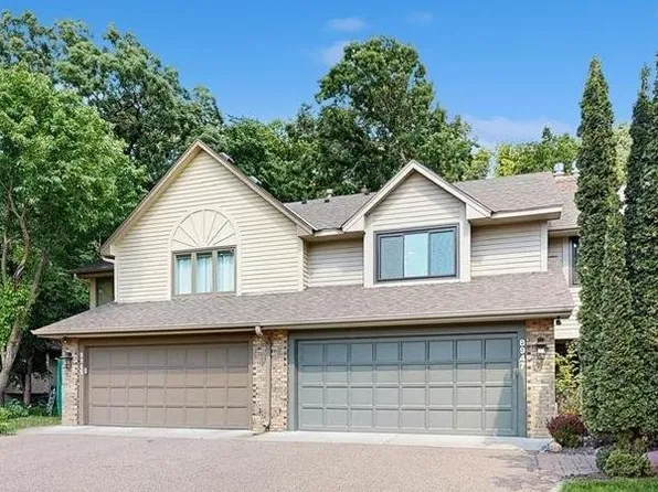 8947 Preserve Blvd, Eden Prairie, MN 55347