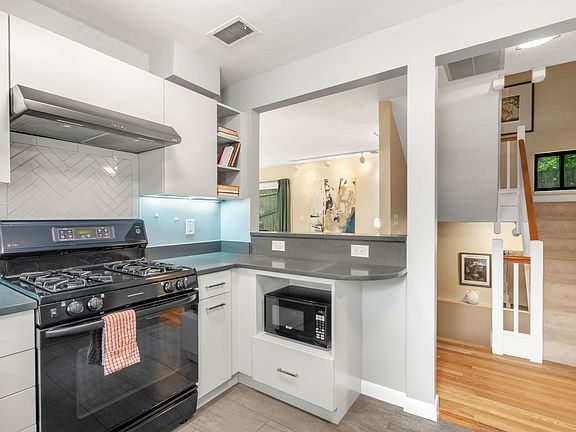 5th image of 618 Washington St Unit 618