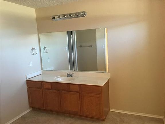 2nd image of 2921 Nautilus Dr