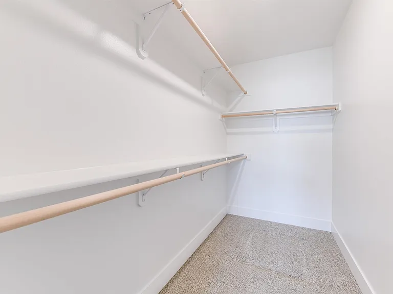 79 E 22nd Pl — Photo 2