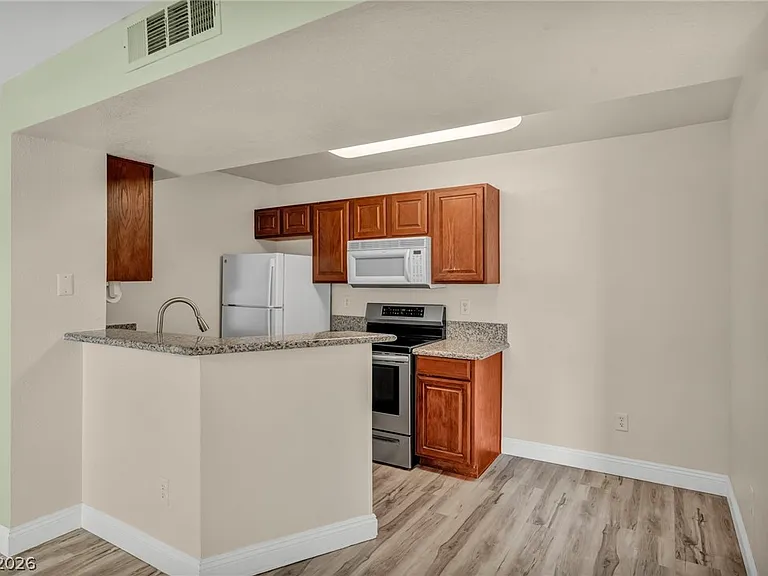 5118 S Jones Blvd #206 — Photo 7