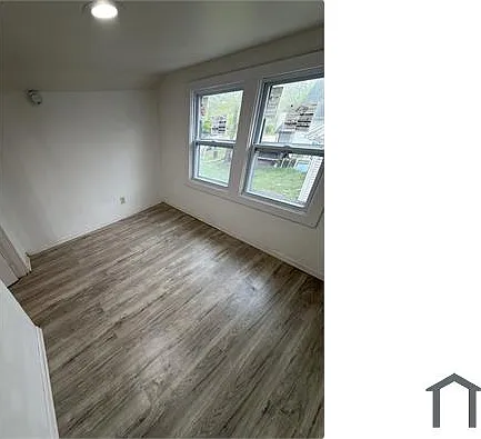 1235 Clover Ave — Photo 2