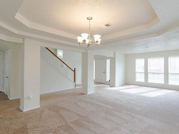 5th image of 215 Quail Trail Ln