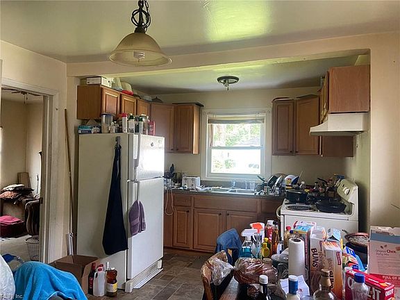 4th image of 2941 Marne Ave