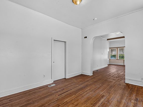 3rd image of 11715 S Wentworth Ave