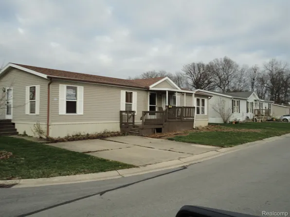 188 Wildflower Cir, Erie, MI 48133