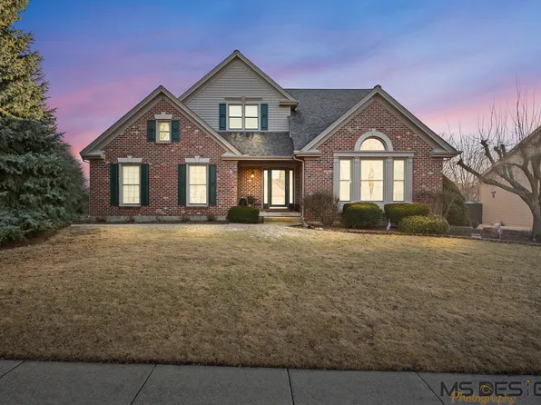 1218 Yorkshire Dr N, Sycamore, IL 60178