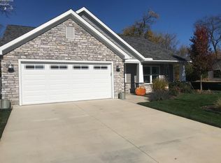 121 N Port Ln, Huron, OH 44839