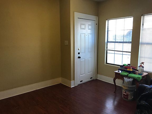 4th image of 1115 S Jennings Ave