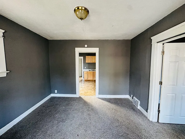 2816 E 125 ST — Photo 11