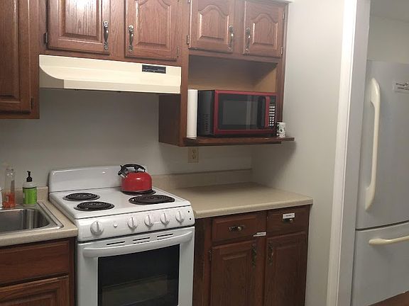 Full kitchen with stove, oven and fridge