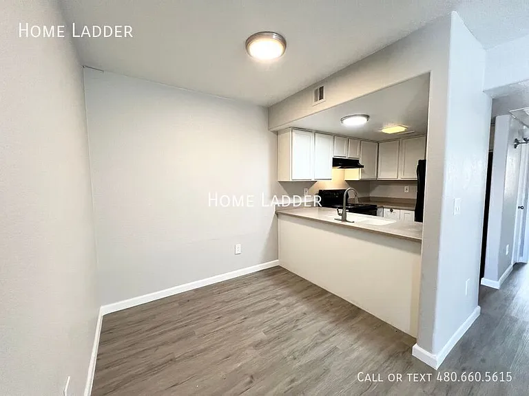 4959 S Park Ave #104 — Photo 3