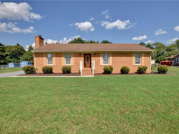 704 Chaucer Ct, Franklin, VA 23851