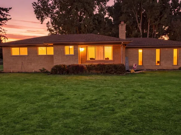 30301 Armada Ridge Rd, Richmond, MI 48062