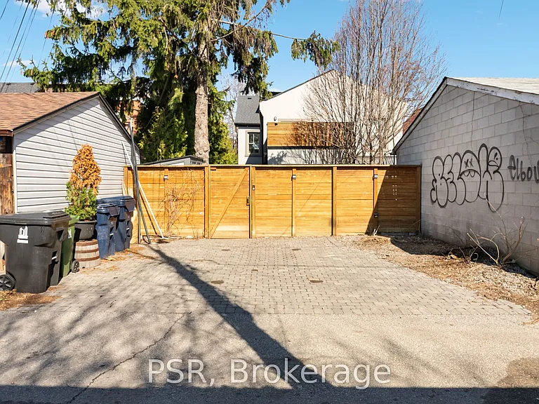126 Dovercourt Rd — Photo 43