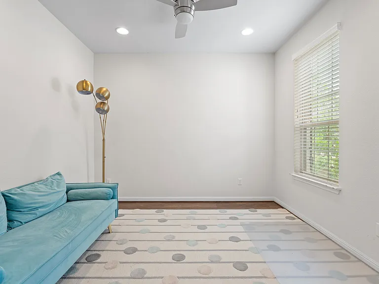 928 Myrna Bnd — Photo 24
