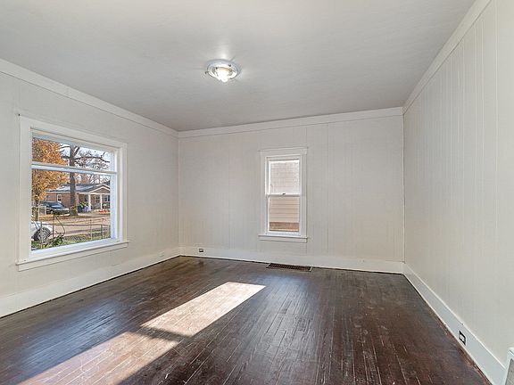 5th image of 406 Stanton St