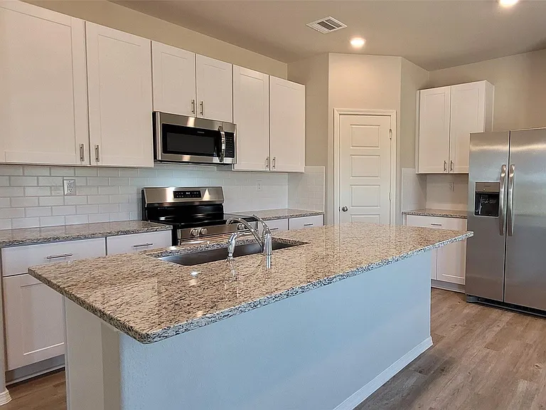 526 Dalloway St — Photo 11