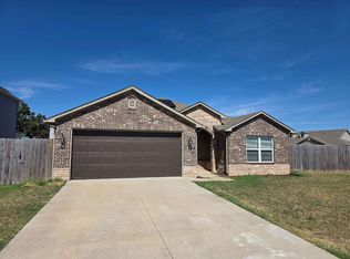 1700 Hermitage Dr, Centerton, AR 72719