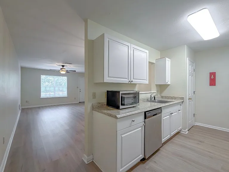 836B W Georgia St — Photo 6