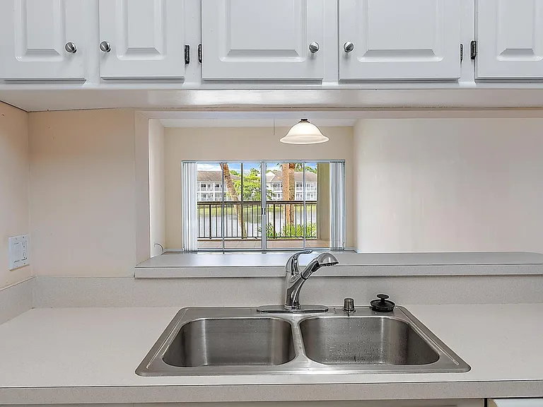 216 Cypress Point Dr — Photo 7
