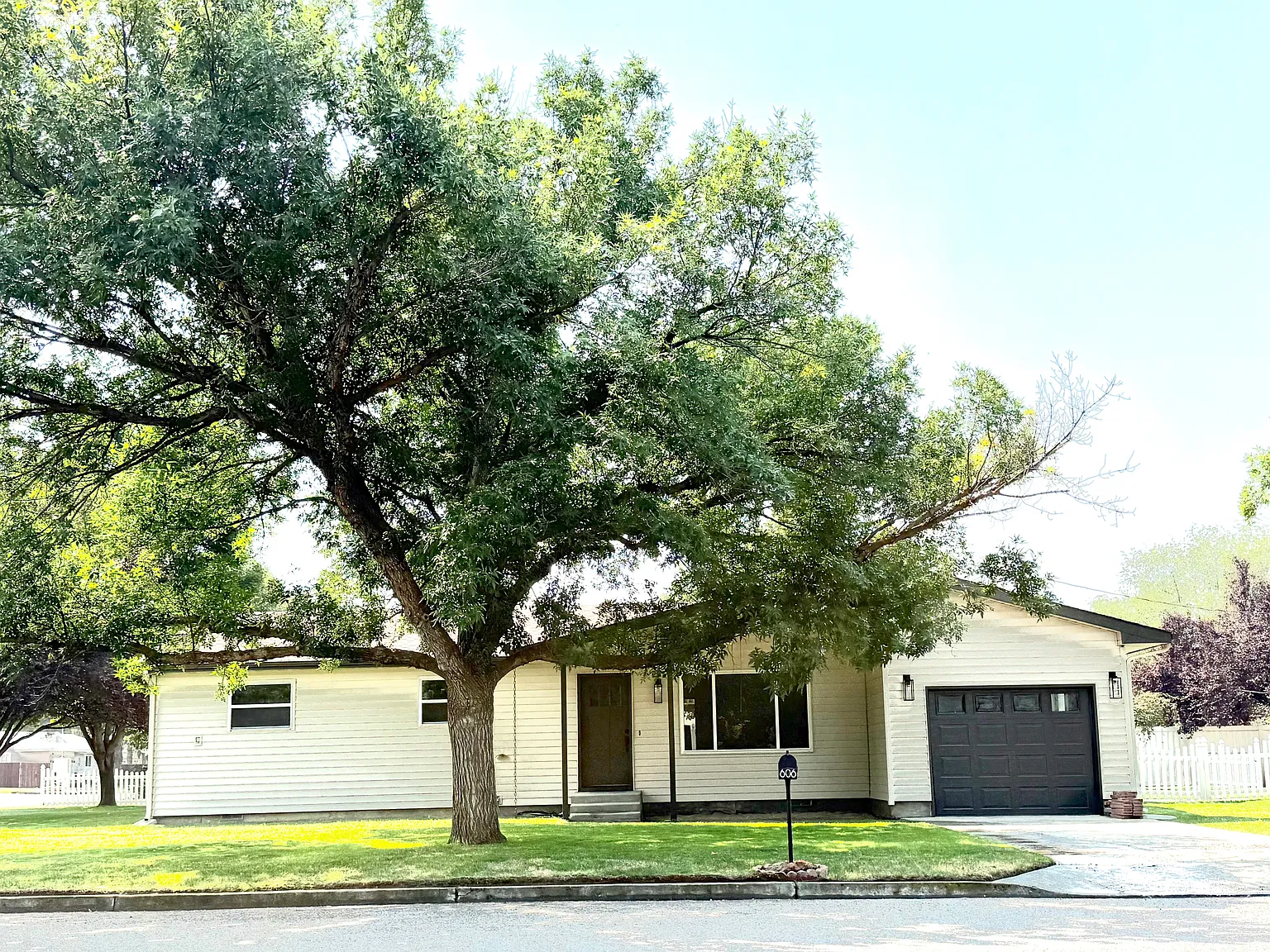 3 bed, 1205 sqft, $2,300 — Photo 1