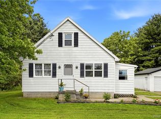 910 Girdle Rd, East Aurora, NY 14052