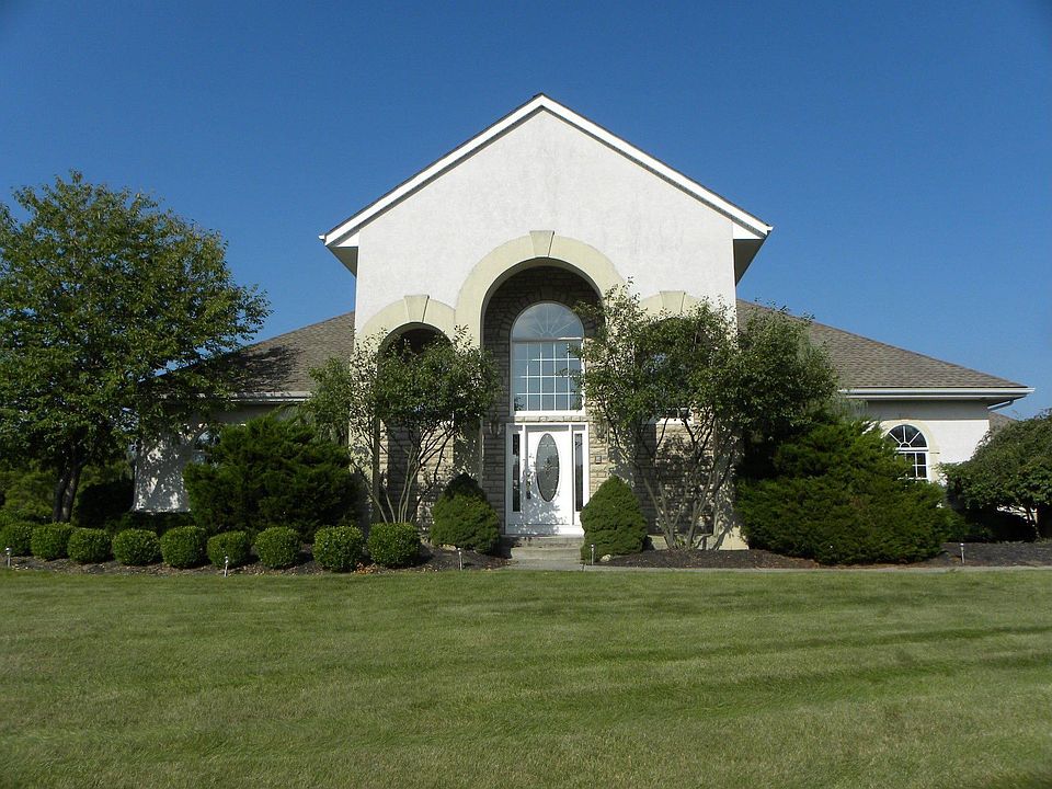 Front view of this elegant New Orleans style home