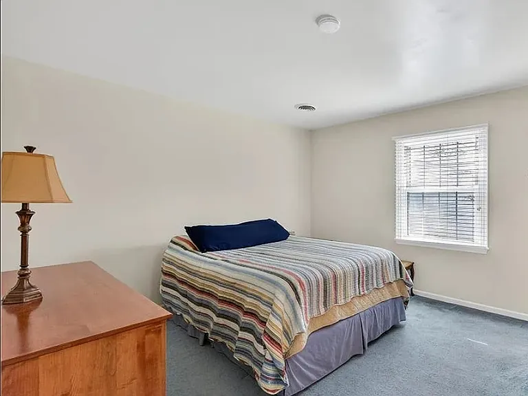7 Earl Gables Ct — Photo 4
