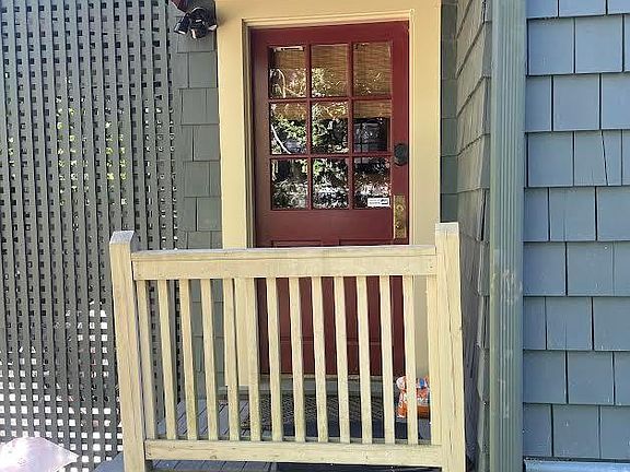 Historic 1910 home, newly renovated with private entrance.... enter a quiet space - noise reduction renovation in Historic Montford