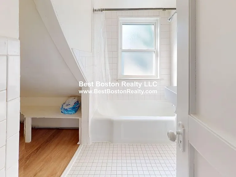 107 Warren St #2 — Photo 6
