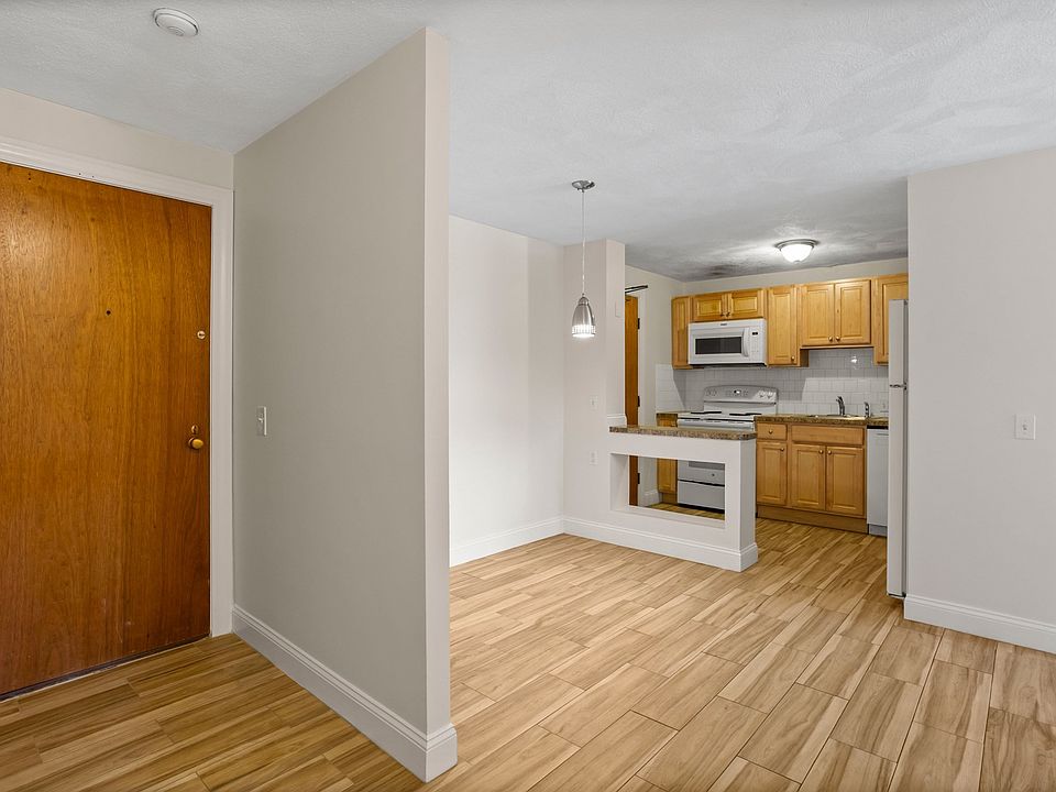 1st image of 17 Davis Rd APT C9