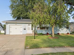1125 Galbraith Dr, Clinton, IA 52732