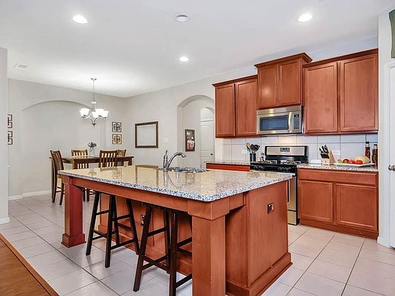 4th image of 809 Green Coral Dr