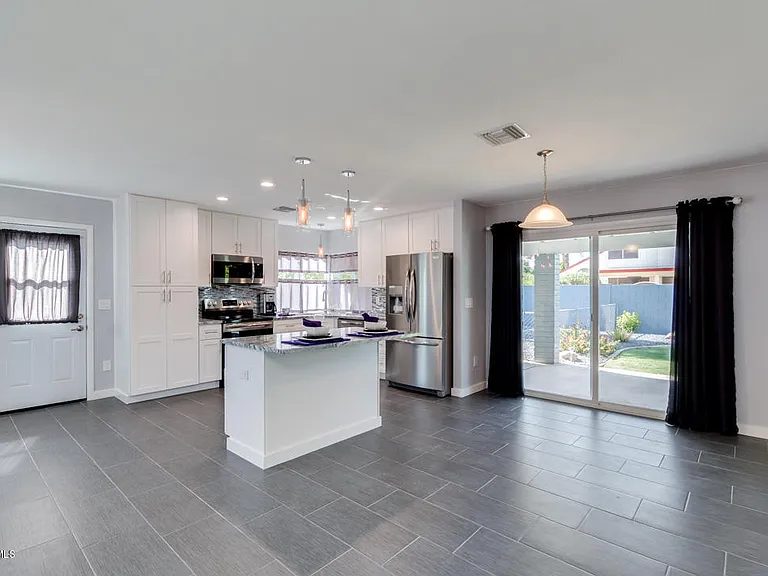 1115 W Barrow Dr — Photo 10