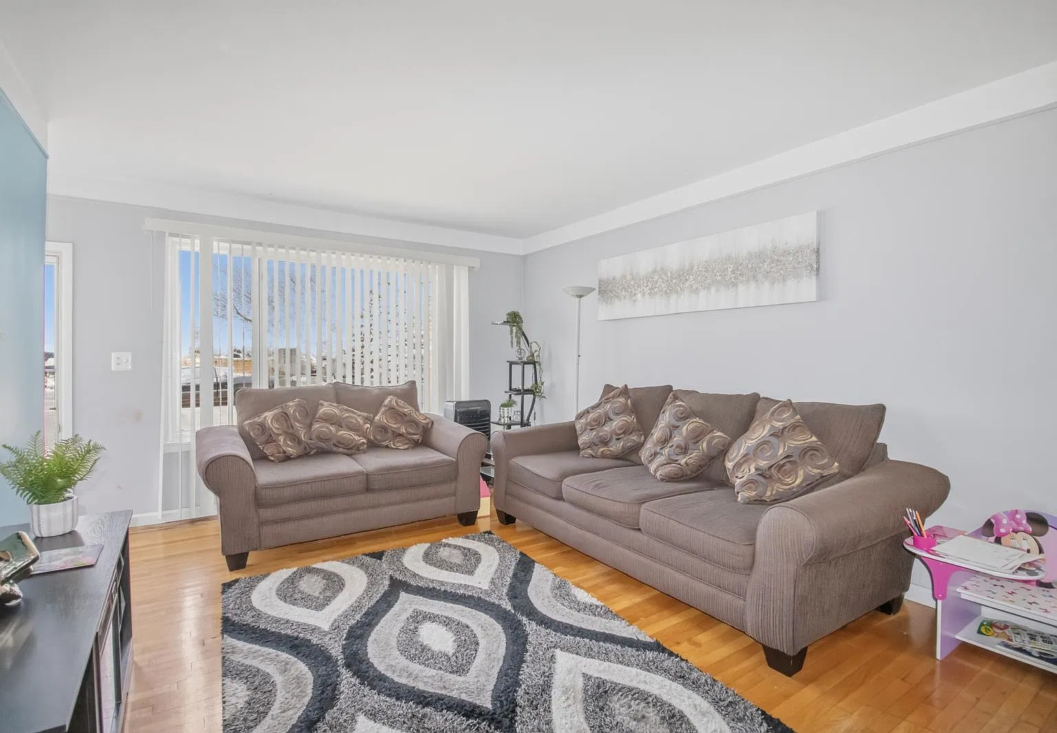 3 bed, 1300 sqft, $1,900 — Photo 3