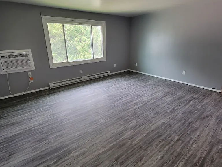 1611 Freedom Rd — Photo 3