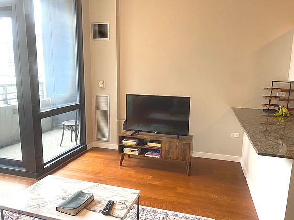 4th image of 235 W Van Buren St #3017