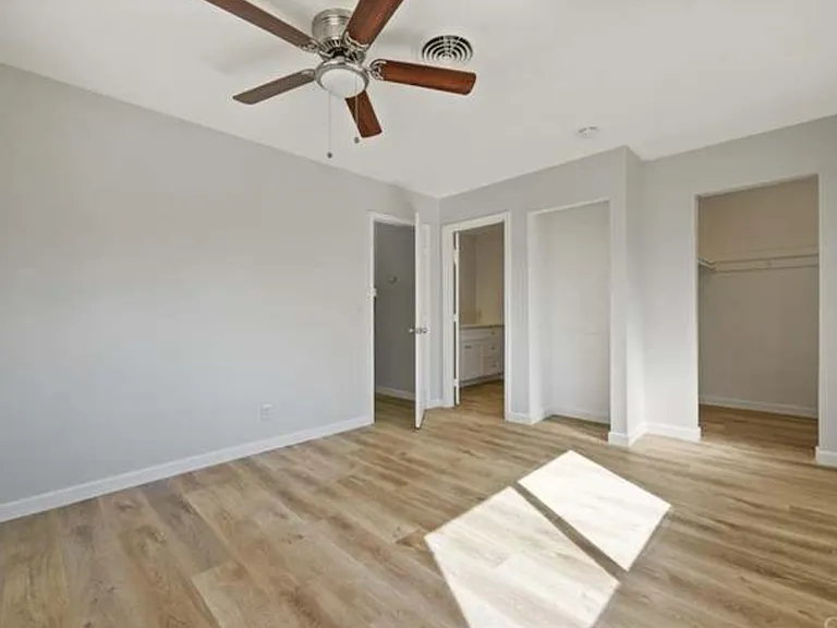 821 E Whittier Ave — Photo 8