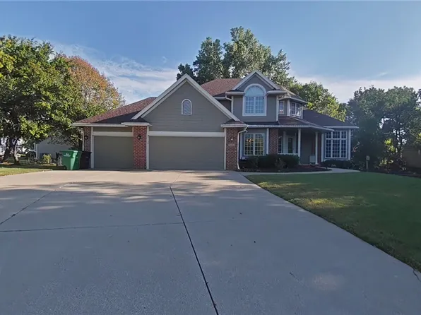 4820 Callaway Ct, Pleasant Hill, IA 50327