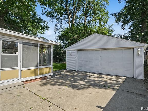 3rd image of 12830 Winston Ave