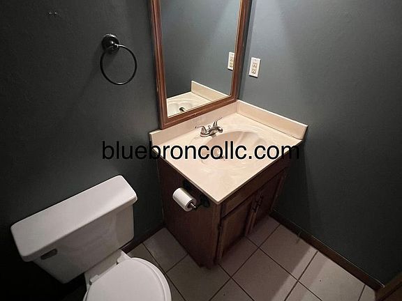 2nd image of 119 SW Oxford Pl #11515199
