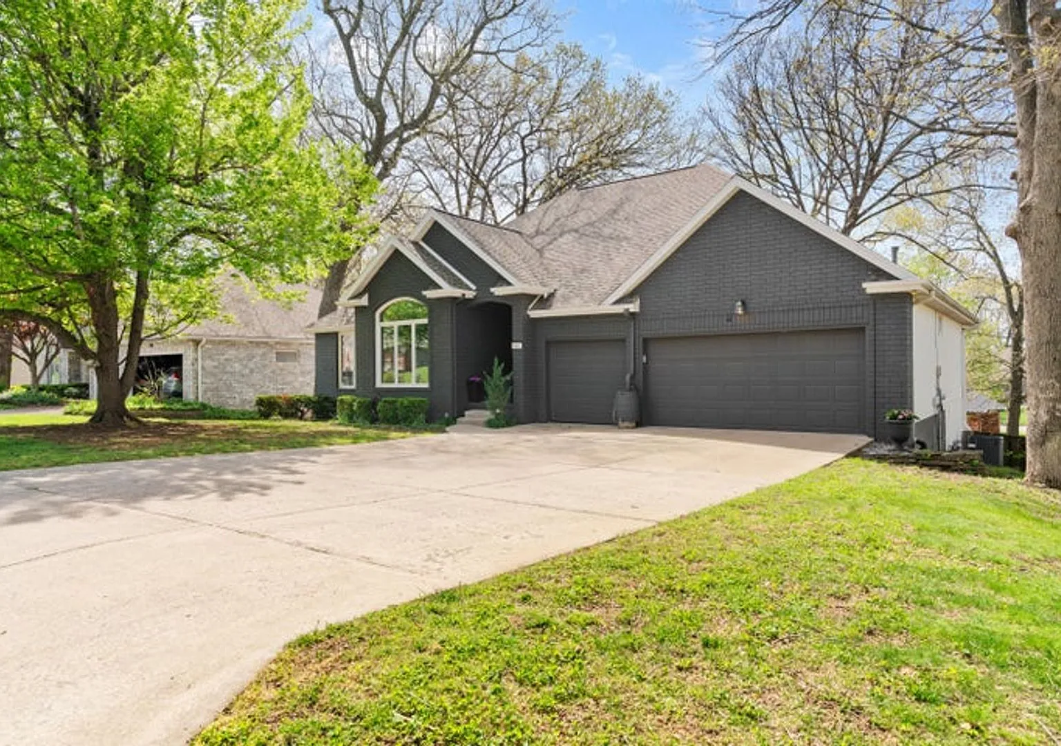 Executive rental in SW Springfield — Photo 2