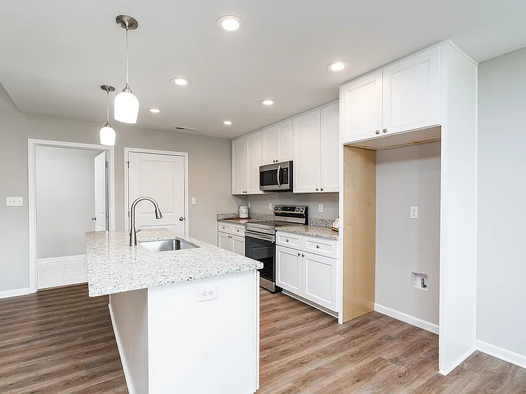 113 Lake View Cir — Photo 10