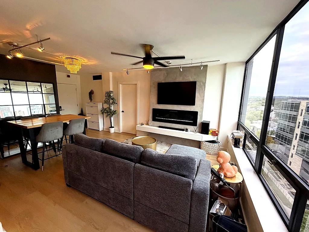2 bed, 952 sqft, $2,950 — Photo 2
