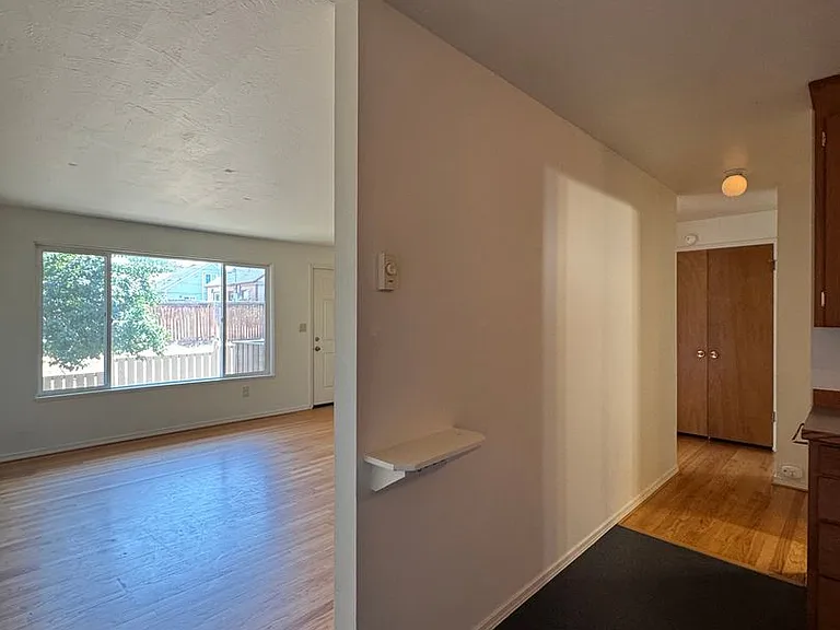 1100 N B St — Photo 4
