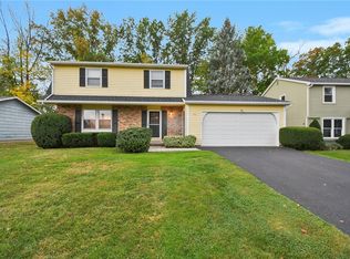 461 Pebbleview Dr, Rochester, NY 14612