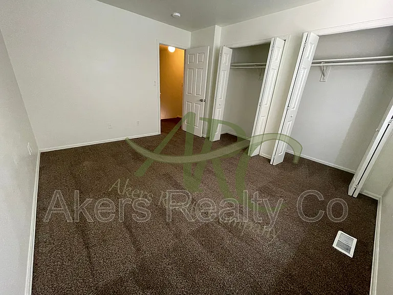 1405 E 19th St — Photo 7