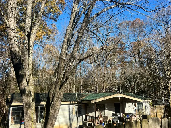 3957 Light Pink Rd, Louisville, TN 37777