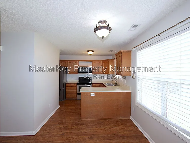 703 Swan Hill Ct — Photo 5